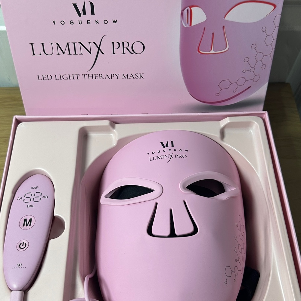 VogueNow LuminX Pro Pink LED Skincare Mask - cordless with remote!